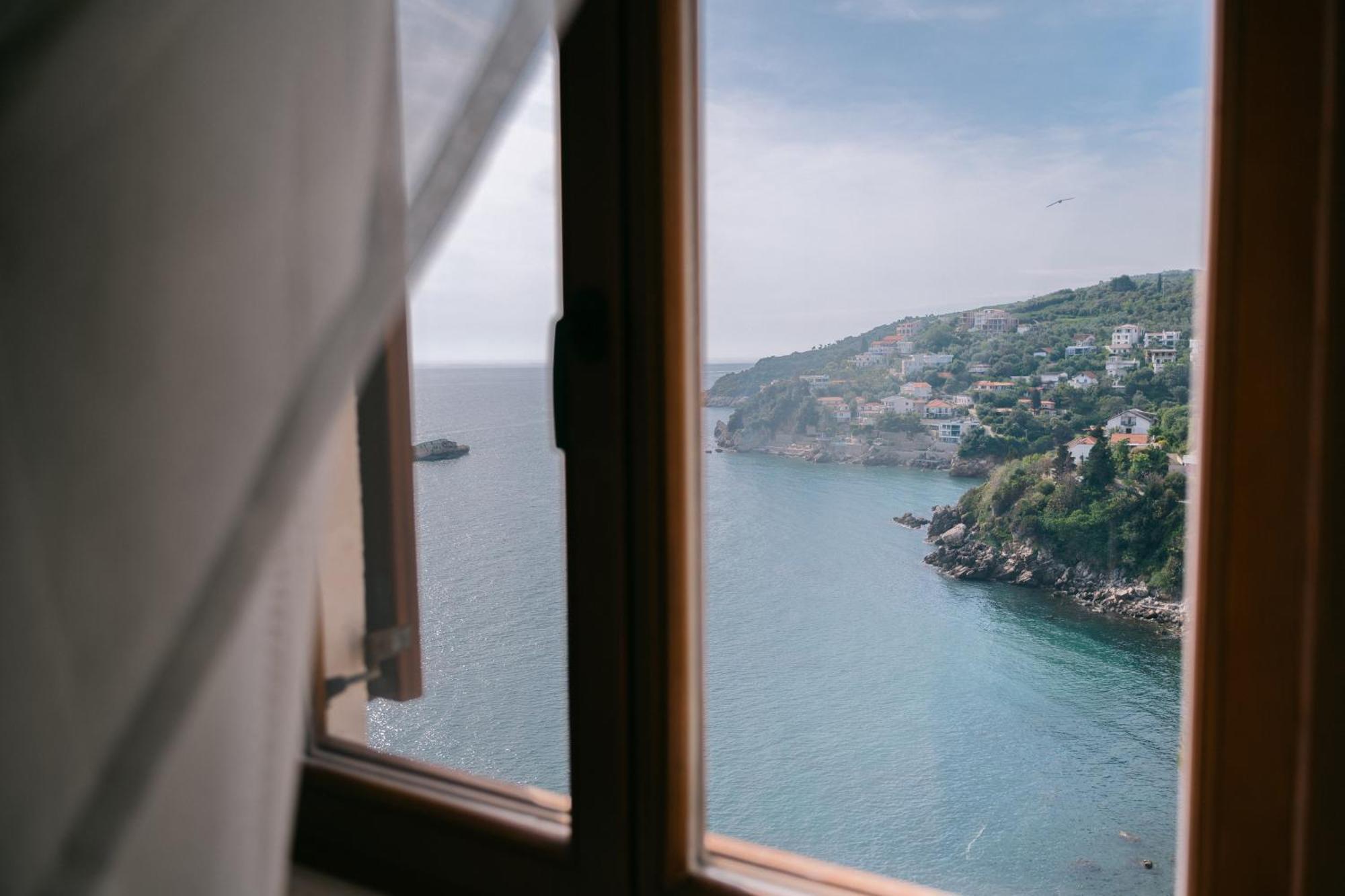 Hotel Pirate Old Town Ulcinj Esterno foto