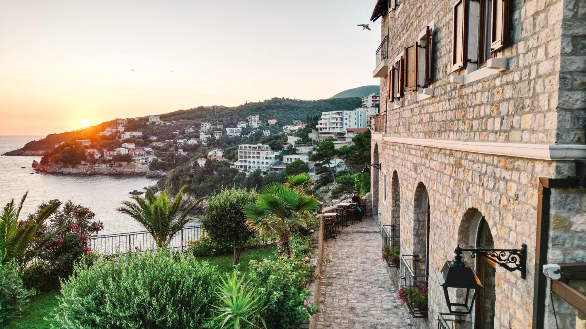 Hotel Pirate Old Town Ulcinj Esterno foto