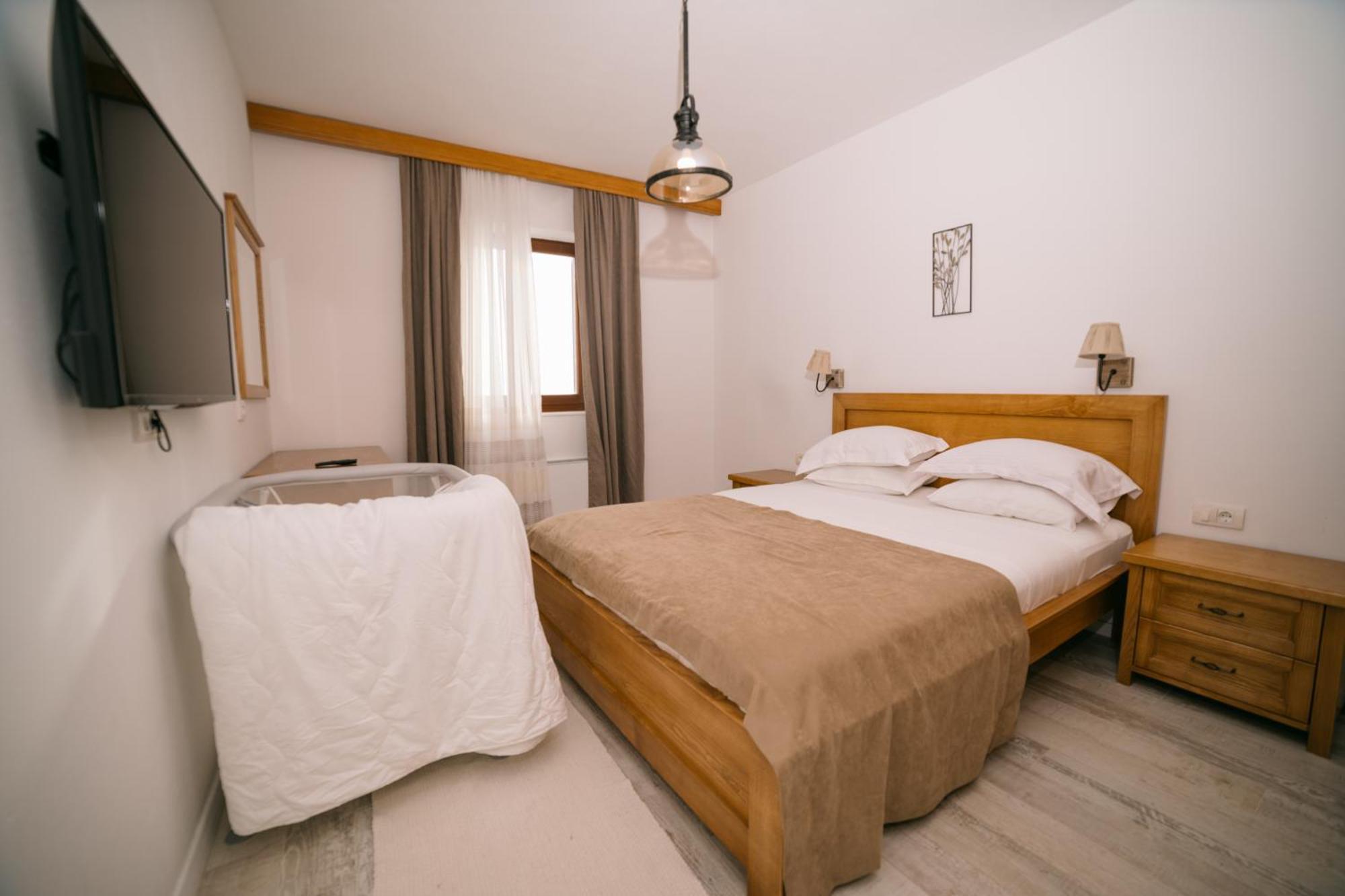 Hotel Pirate Old Town Ulcinj Esterno foto