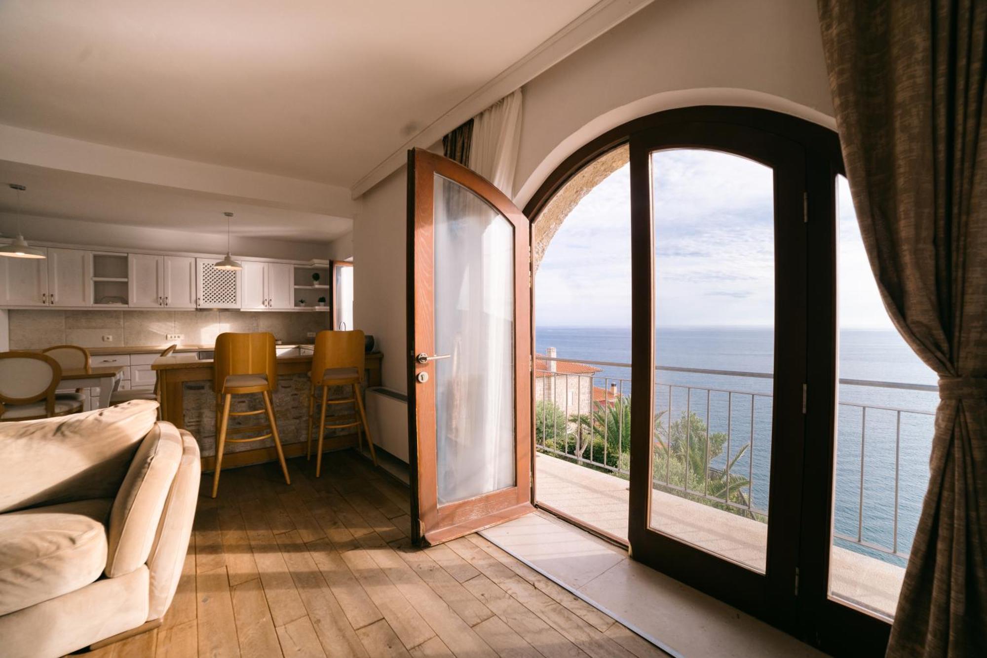 Hotel Pirate Old Town Ulcinj Esterno foto