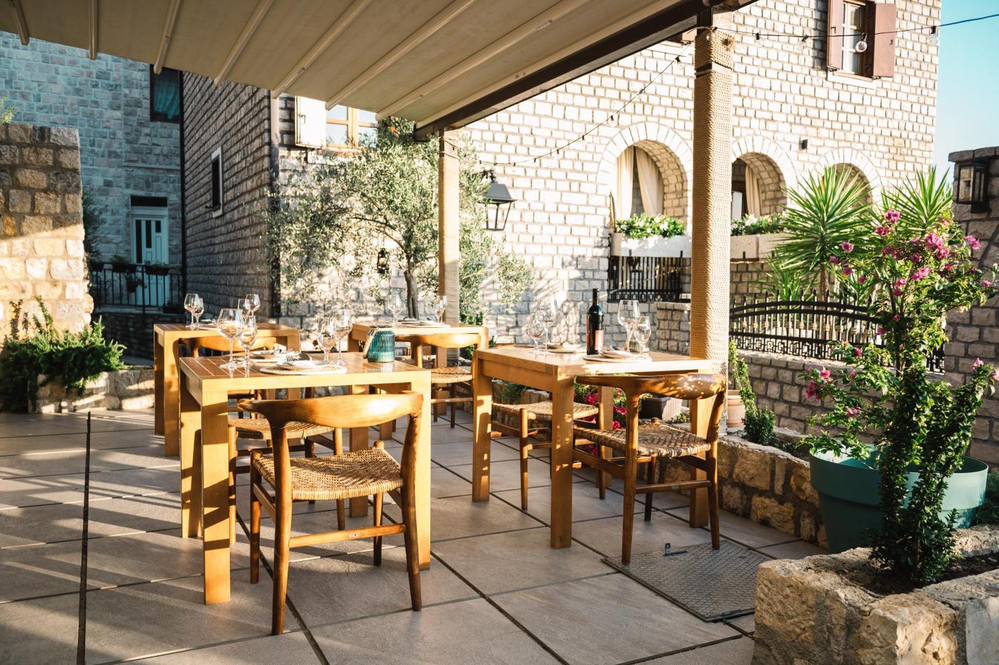 Hotel Pirate Old Town Ulcinj Esterno foto
