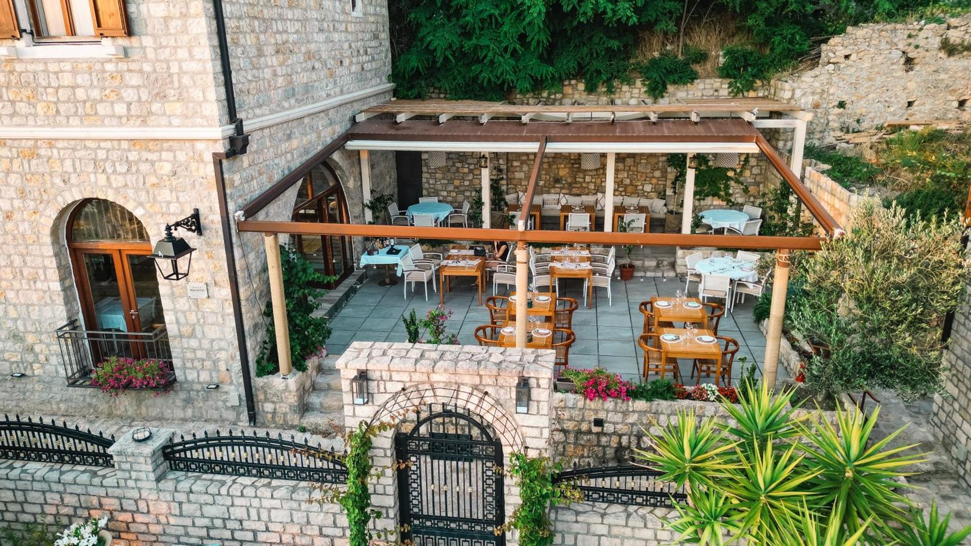 Hotel Pirate Old Town Ulcinj Esterno foto