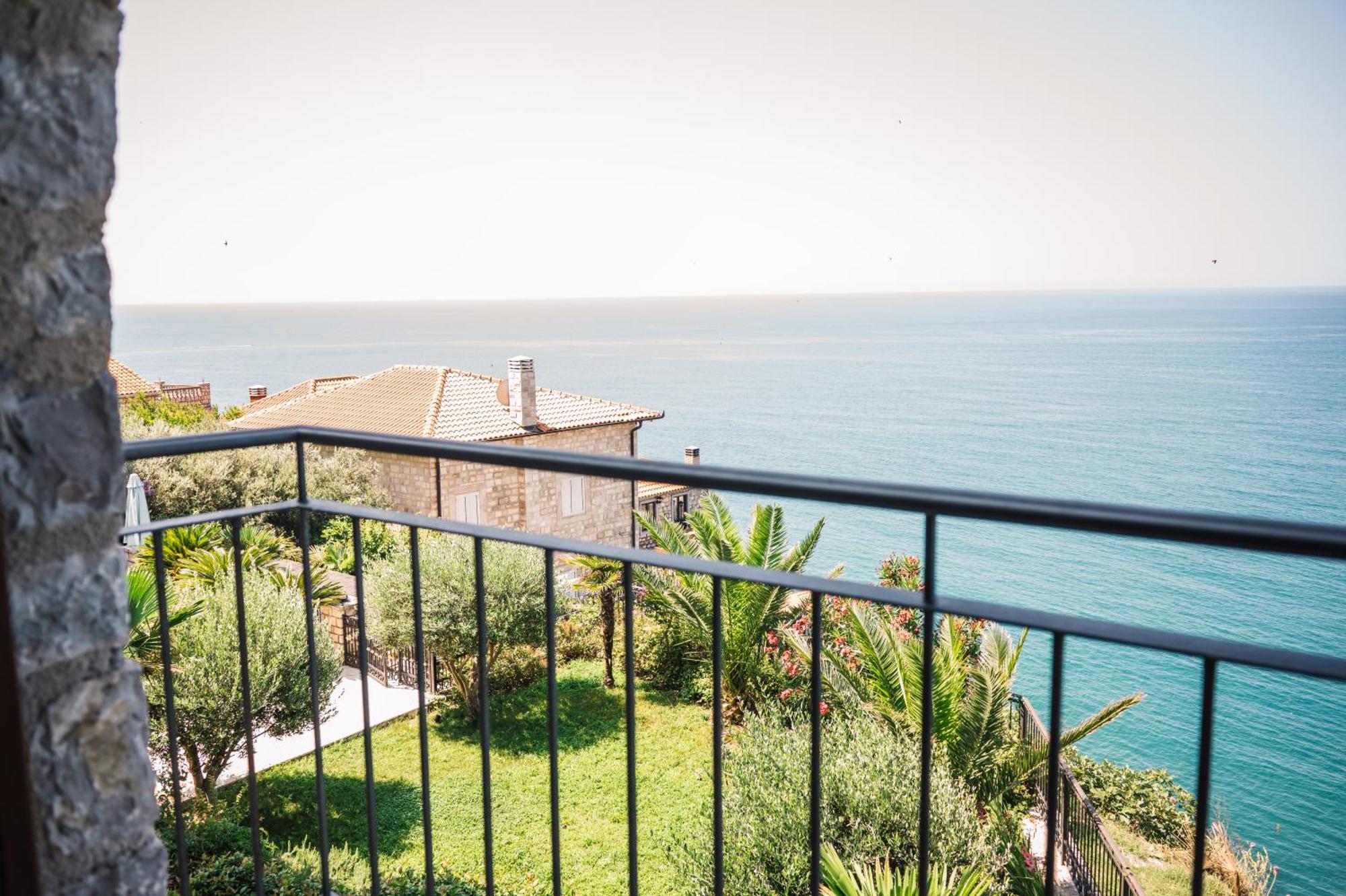 Hotel Pirate Old Town Ulcinj Esterno foto