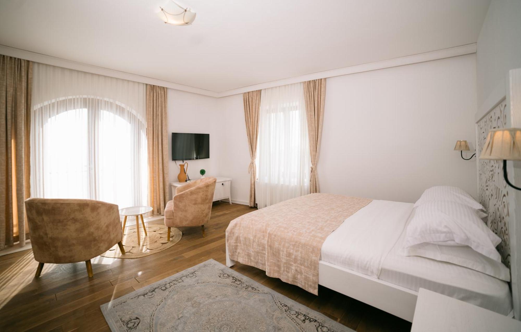 Hotel Pirate Old Town Ulcinj Esterno foto