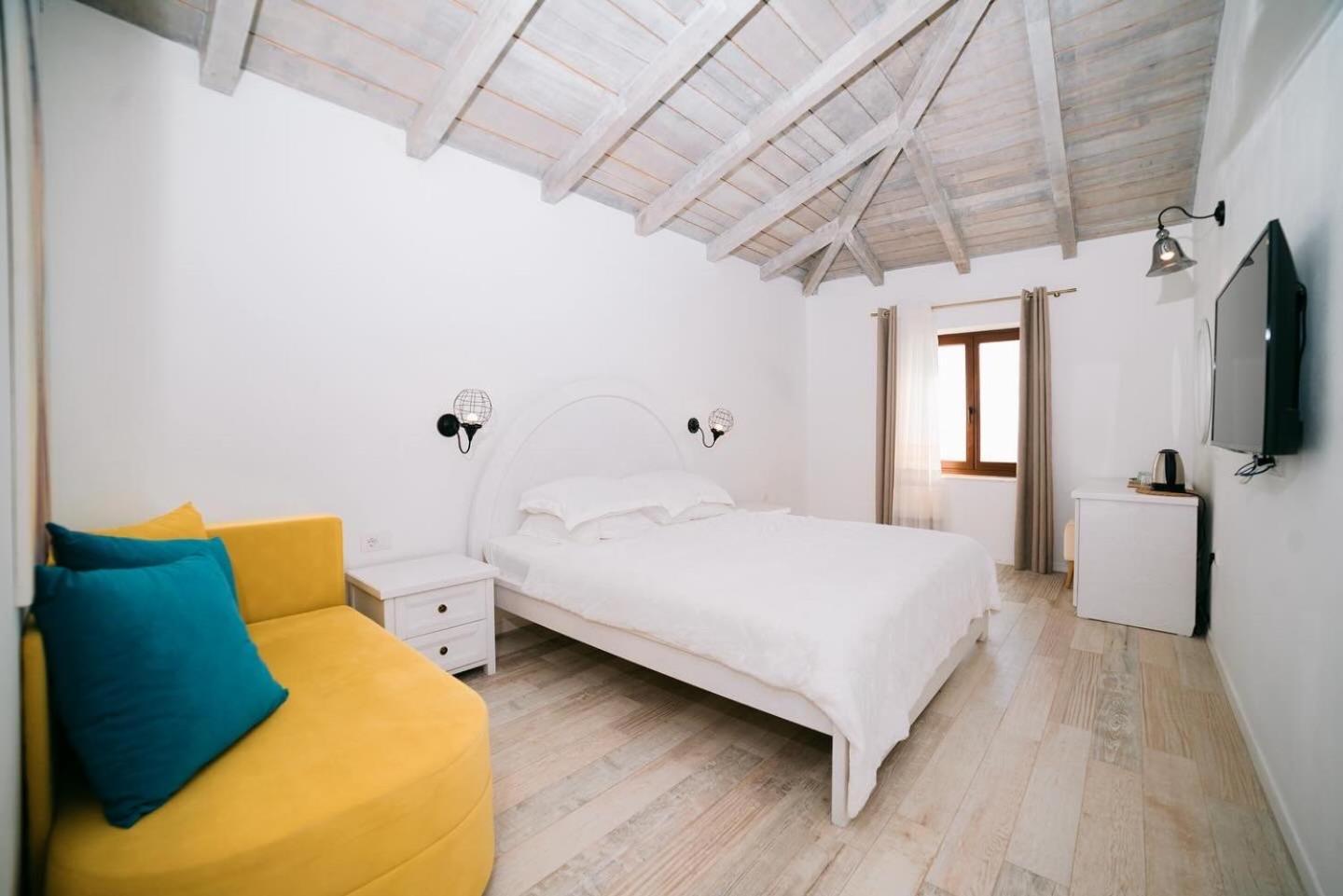 Hotel Pirate Old Town Ulcinj Esterno foto