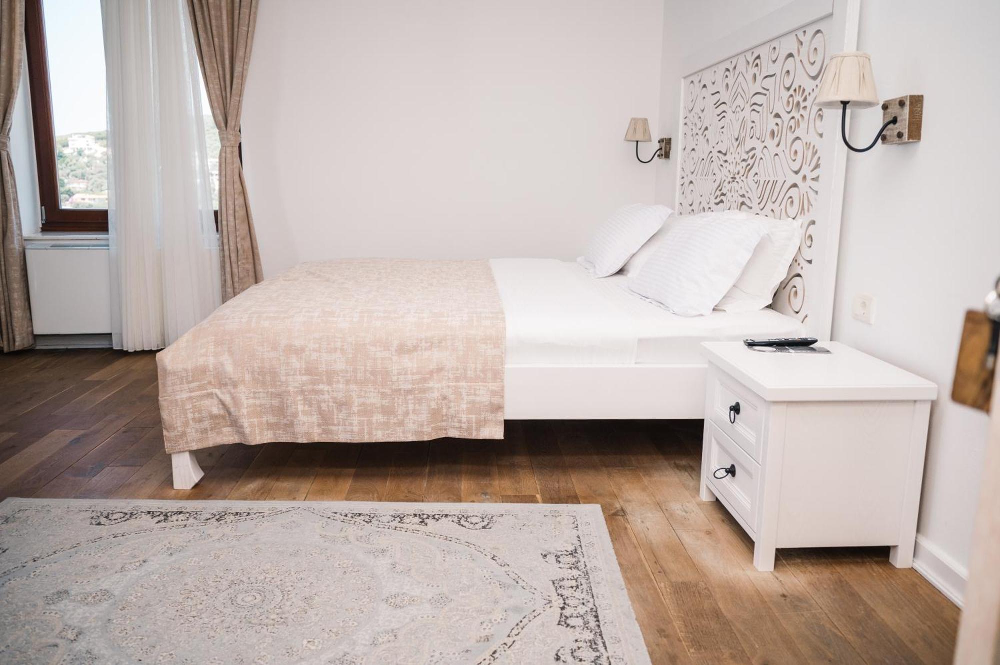 Hotel Pirate Old Town Ulcinj Esterno foto